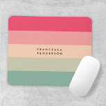 Colorblock Horizontale Stripe Roze en Groen Monogr Muismat<br><div class="desc">Een stijlvol kleurenblok met 5 horizontale strepen in roze,  perzikkleurige en groene tinten in een moderne mininmalistische ontwerpstijl. De tekst kan gemakkelijk met jouw naam of titel voor het perfect gepersonaliseerde cadeau of accessoire worden aangepast.</div>