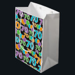 Colorful 70th Birthday Gift Bag Medium Cadeauzakje<br><div class="desc">70th Birthday Colorful Balloons en Typografie en deze Gift Wrap Bag.</div>