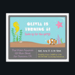 Colorful Aquarium Kids Birthday Party Invitations Kaart<br><div class="desc">Nodig je kindergasten uit om voor het verjaardagsfeest te zwemmen met deze schattige uitnodiging, die is ontworpen als een aquariumtank met kleurrijk onder het zee dieren, waaronder een geel zeepaardje, een gekneusde vis en roze zeesterkreeft onder het koraalrif en de planten. Deze uitnodiging is perfect voor degenen die van plan...</div>