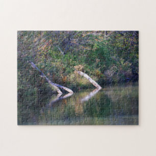 Colorful Autumn Lake Logs and Reflection Scene Legpuzzel