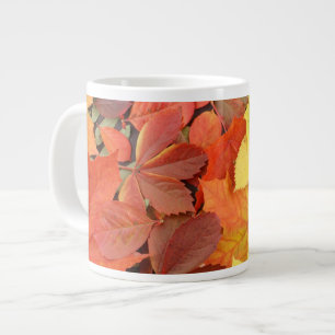 Colorful Background of Fallen Autumn Leaves Grote Koffiekop