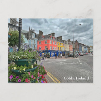 Colorful Buildings langs Main Street Cobh, Ierland Briefkaart