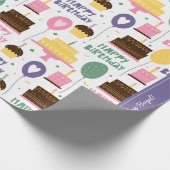 Colorful Cake Pattern Happy Birthday met naam Cadeaupapier (Hoek)