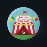 Colorful Carnival Kids Birthday Party Favors Ronde Button 5,7 Cm<br><div class="desc">Een felle en vrolijke verjaardagsfeestje voor je gasten om je de carnaval van het verjaardagsfeest te herinneren! Het heeft een rode en witte carnavaltent met veel kleurrijke vlaggen en ballonnen die rond hangen. De tent heeft een bord met sterren om de naam van het verjaardagskind te vermelden! Ideaal voor zowel...</div>