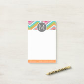 Colorful Chevron Pattern met aangepast monogram Post-it® Notes (Op bureau)