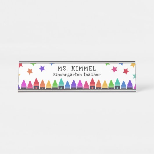 Colorful Crayons & Stars Teacher Name Bureau Naambordje (Voorkant)