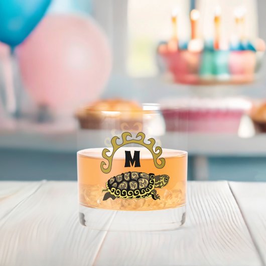 Colorful Cumberland Slider Turtle Monogram Whisky Glas (Insitu (Baby Shower))