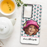 Colorful Cupcakes Geschikt voor aangepaste foto Samsung Galaxy Hoesje<br><div class="desc">Dit kleurrijke leuke ontwerp is voorzien van een plaatsaanduidingsfoto met sjabloon tekst hieronder en een cupcakepatroon aan de bovenkant. Personaliseer de tekst van de sjabloon en vervang de plaatsaanduidingsfoto door de uwe. Een vierkante foto werkt het beste. Een geweldig cadeau-idee voor een verjaardag, Moederdag of kerst. Verkrijgbaar in verschillende telefoonstijlen....</div>