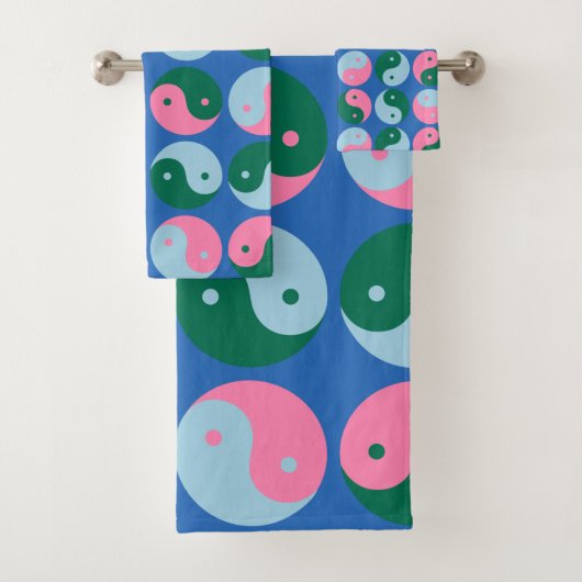 Colorful Cute Retro Yin Yang Pattern Blue Bad Handdoek (Insitu)