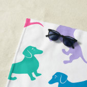 Colorful Dachshund Beach Party Strandlaken (In situ)