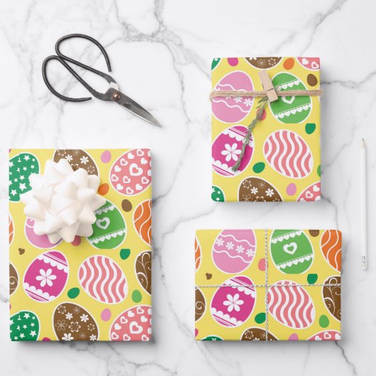 Colorful Easter Pattern Yellow Background Inpakpapier Vel (Voorkant)