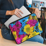 Colorful Flowers, Daisies - Blue Yellow Pink Laptop Sleeve<br><div class="desc">Elegante,  stijlvolle en geavanceerde foto van blauwe,  gele en roze Daisy-bloemen. Moderne en trendy cadeau,  perfect voor de grillen in je leven.</div>