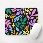 Colorful foliage in black background muismat (Met muis)