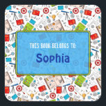Colorful Fun School Science Pattern gepersonalisee Vierkante Sticker<br><div class="desc">Een kleurrijk Fun-schoolpatroon met schoolbenodigdheden en ruimte, Robots, laboratoriumapparatuur in leuke gedurfde kleuren. Ideaal voor persoonlijke labels voor boeken, tijdschriften en het labelen van schoolbenodigdheden.</div>