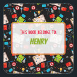 Colorful Fun School Science Pattern gepersonalisee Vierkante Sticker<br><div class="desc">Een kleurrijk Fun-schoolpatroon met schoolbenodigdheden en ruimte,  Robots,  laboratoriumapparatuur in leuke gedurfde kleuren. Ideaal voor persoonlijke labels voor boeken,  tijdschriften en het labelen van schoolbenodigdheden.</div>