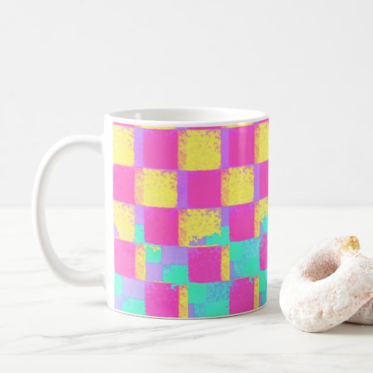 Colorful Grunge Checkerboard Patroon Koffiemok (Met donut)
