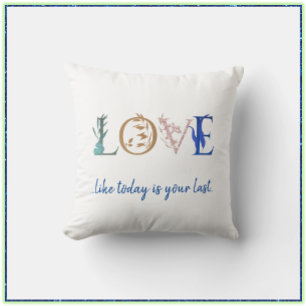 Colorful Love Quote Decorative Kussen