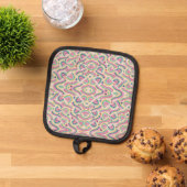 Colorful mandala-patterned pot holder with black  pannenlap (Top down)