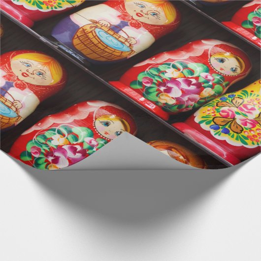 Colorful Matryoshka Dolls Cadeaupapier (Hoek)