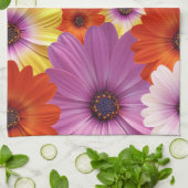 Colorful Medley of African Daisies Flowers Theedoek (Gevouwen)