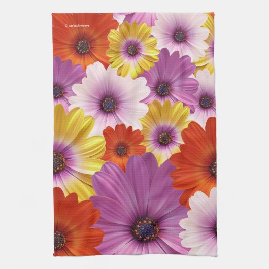 Colorful Medley of African Daisies Flowers Theedoek (Verticaal)