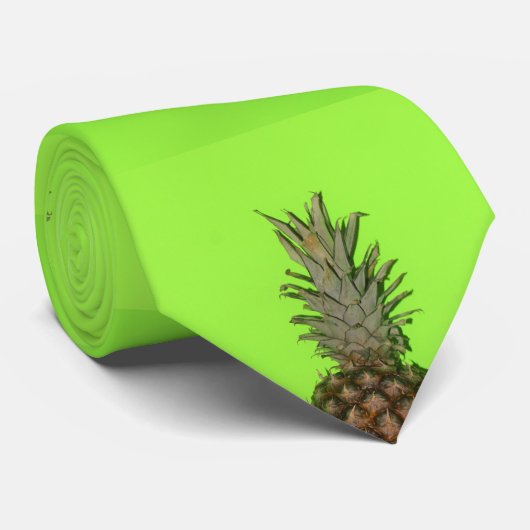 Colorful Pineapple Closeup STROPDAS (Opgerold)