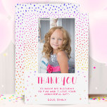 Colorful Pink Stars Birthday Kinder Girl Foto Bedankkaart<br><div class="desc">Kleurrijke Roze Sterren Verjaardag Kinder Meisje Foto Dank u Kaart. Schattige roze verjaardagskaartje bedankt voor je vrienden en familie. Upload uw foto en personaliseer de kaart met jouw naam en tekst. De kaart heeft kleurrijke sterren en vlekken. Geweldig als bedankkaart voor meisjes.</div>