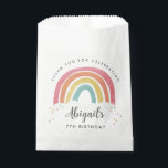 Colorful Rainbow Calligraphy Kids Birthday Bedankzakje<br><div class="desc">Kleurrijke Rainbow Calligraphy Kids Birthday Favor Tassen zijn voorzien van een handgetekende regenboog in tinten van roze,  sinaasappel,  geel en turquoise en een trendy kalligrafie naam.</div>