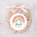 Colorful Rainbow Calligraphy Kids Birthday Ronde Sticker<br><div class="desc">Kleurrijke regenboogkalligrafie Kinderen rond de Birthday-sticker hebben een handgetekende regenboog in tinten roze,  oranje,  geel en turquoise en een trendy kalligrafienaam.</div>