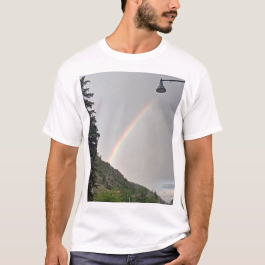 Colorful Rainbow Over Suburban Street Lamp  T-shirt (Voorkant)
