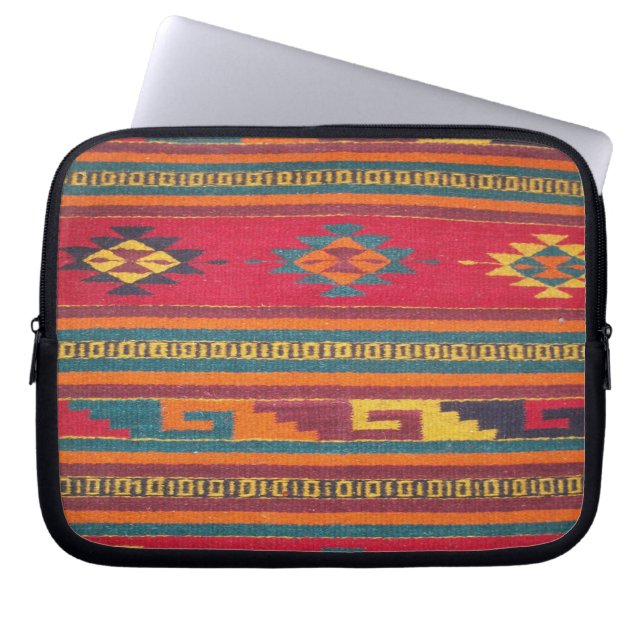 Colorful Red Aztec Pattern Laptop Sleeve (Voorkant)
