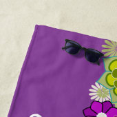 Colorful Retro Flowers met Monogram Strandlaken (In situ)