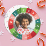 Colorful Retro Rainbow Cirbow Foto Kerstmis Feestdagenkaart<br><div class="desc">Verstuur deze vakantietijd met deze felgekleurde, retro geïnspireerde kerstkaarten uit de cirkel! Ze zijn voorzien van een "kleurenwiel" regenbooglijst, met kleuren van rood, oranje rood, wazig roze, blauwgroen, groen, kalkgroen en munt. De tekst leest CHEER & PEACE, samen met een tekst sjabloon voor verpersoonlijking. De achterzijde van de kaart bevat...</div>