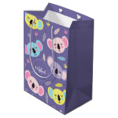 Colorful Sleeping Koala Pattern Name & Initiaal Ki Medium Cadeauzakje (Achterkant Gekanteld)