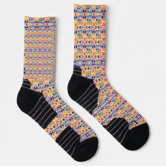 Colorful socks with vibrant geometric patterns  sokken (Rechts)