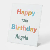 Colorful Text personaliseer Happy Birthday Reclamebord Met Voetstuk (Voorkant)