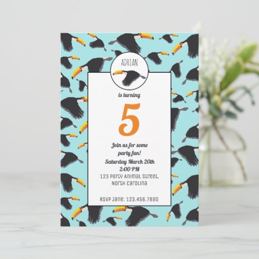Colorful Toucan Tropical Bird Pattern Birthday Kaart (Staand voorkant)