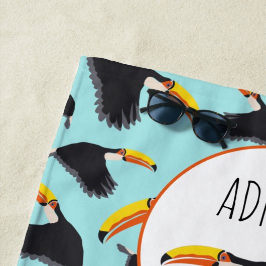 Colorful Toucan Tropical Bird Pattern Strandlaken (In situ)