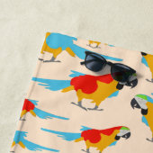 Colorful Tropical Macaw Pattern Strandlaken (In situ)