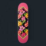 Colorful Tropical Modern Floral Personalised Name Persoonlijk Skateboard<br><div class="desc">Dit moderne ontwerp is voorzien van een kleurrijk tropisch floreel patroon met uw persoonlijke naam. Personaliseer door de tekst in het verstrekte tekstvakje uit te geven. #schaats #skater #skateboards #skaterlife #cool #tropicool #sport #outdoor #plezier</div>
