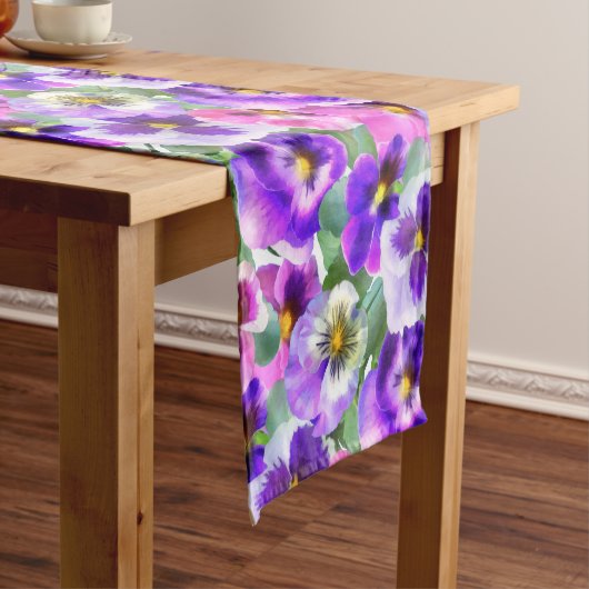 Colorful Violets Pansy Flower Pattern Korte Tafelloper (Voorbeeld)