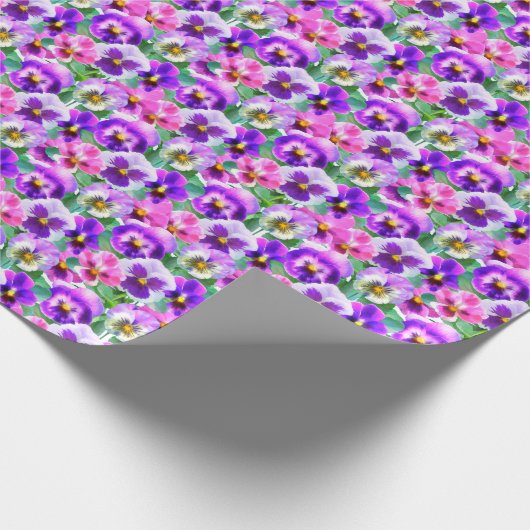 Colorful Violets Pansy Flowers Pattern Cadeaupapier (Hoek)
