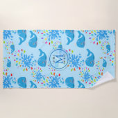 Colorful Water Splash Blue Whale Monogram Patroon Strandlaken (Voorkant)