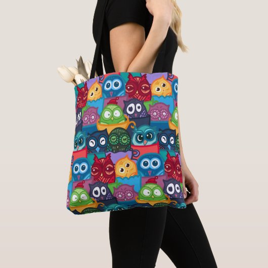 Colorful Whimsical Peekaboo Owls Tote Bag (Dichtbij)