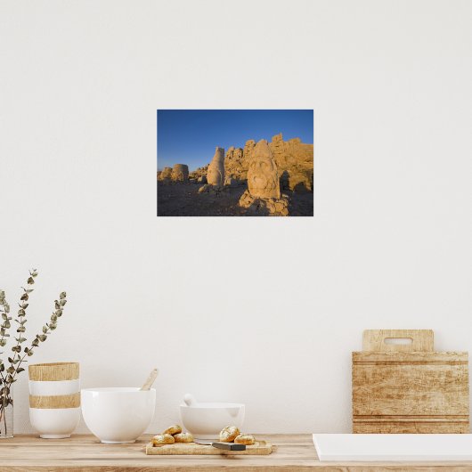 Colossale beelden van goden die de 2 bewaken poster (Keuken)