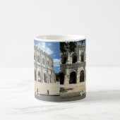 Colosseum in Nimes, Frankrijk op een Koffiemok (Center)