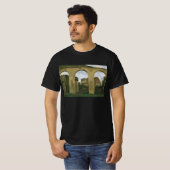 Colosseum Seen through the Arcades in Rome, Italië T-shirt (Voorkant volledig)