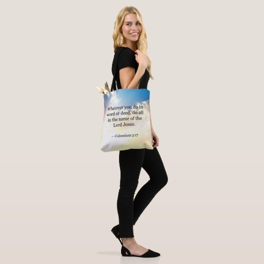 Colossiaans, 3:17, Christelijke Bijbelscripts Tote Bag (Op model)