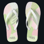 Colour Block Wedding Mrs Bride Spring ID740 Teenslippers<br><div class="desc">Het abstracte kleurenblokkeren in een vrolijk kleurenpalet van roze en lentegroen van het roos verstrekt een opvallende achtergrond voor de stukken in deze hedendaagse trouwreeks. De hier getoonde teenslippers voor de bruid hebben de facultatieve tekst "MRS."in een gewaagde moderne doopvontstijl. Eenvoudig aan te passen voor dagelijks gebruik door een naam...</div>