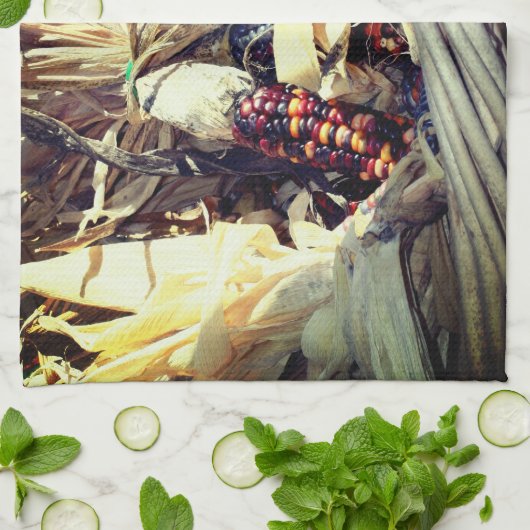 Colour Indian Corn in Wicker Basket Herfst Theedoek (Gevouwen)